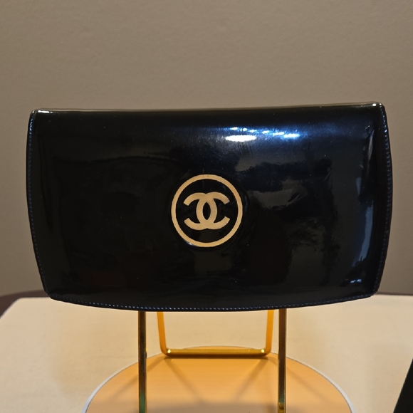 CHANEL Glossy Black Patent Leather Clutch - Picture 1 of 17